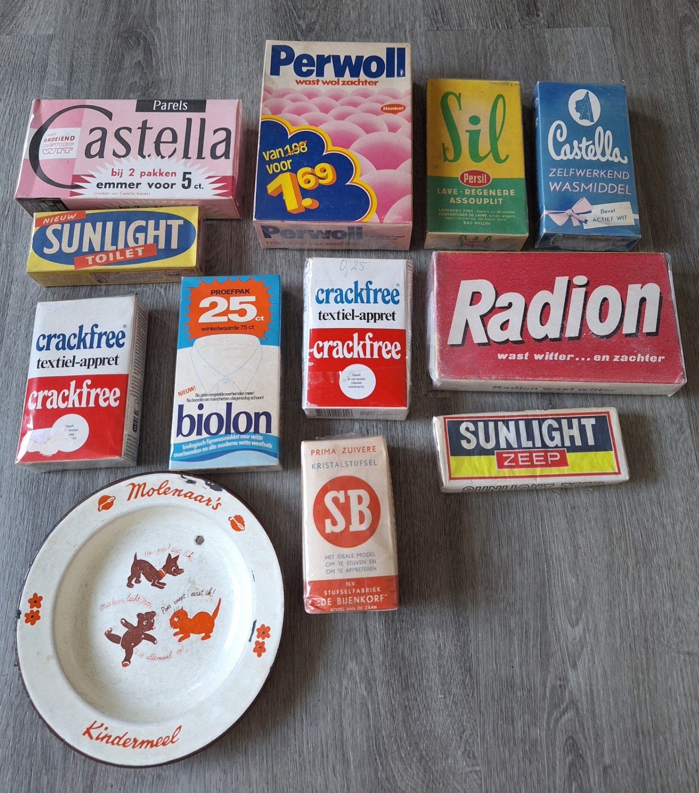 11 verpakkingen + oud brinta bordje,zie de foto's., Verzamelen, Merken en Reclamevoorwerpen, Ophalen, Gebruikt, Reclamebord
