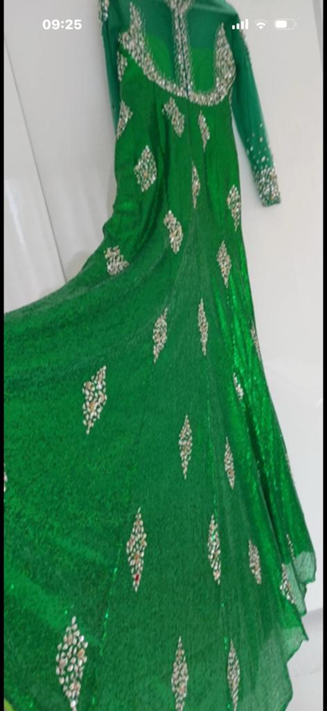Galajurk bruiloft , avondjurk Rever design jurk groen kleur, Maat 38/40 (M), Galajurk, Nieuw, Ophalen of Verzenden