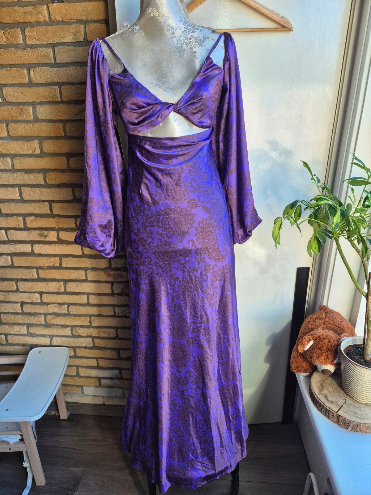 NA-KD Cut Out Shoulder Maxi Jurk Paars Paisley Maat 42, Kleding | Dames, NA-KD, Paars, Maat 42/44 (L), Nieuw