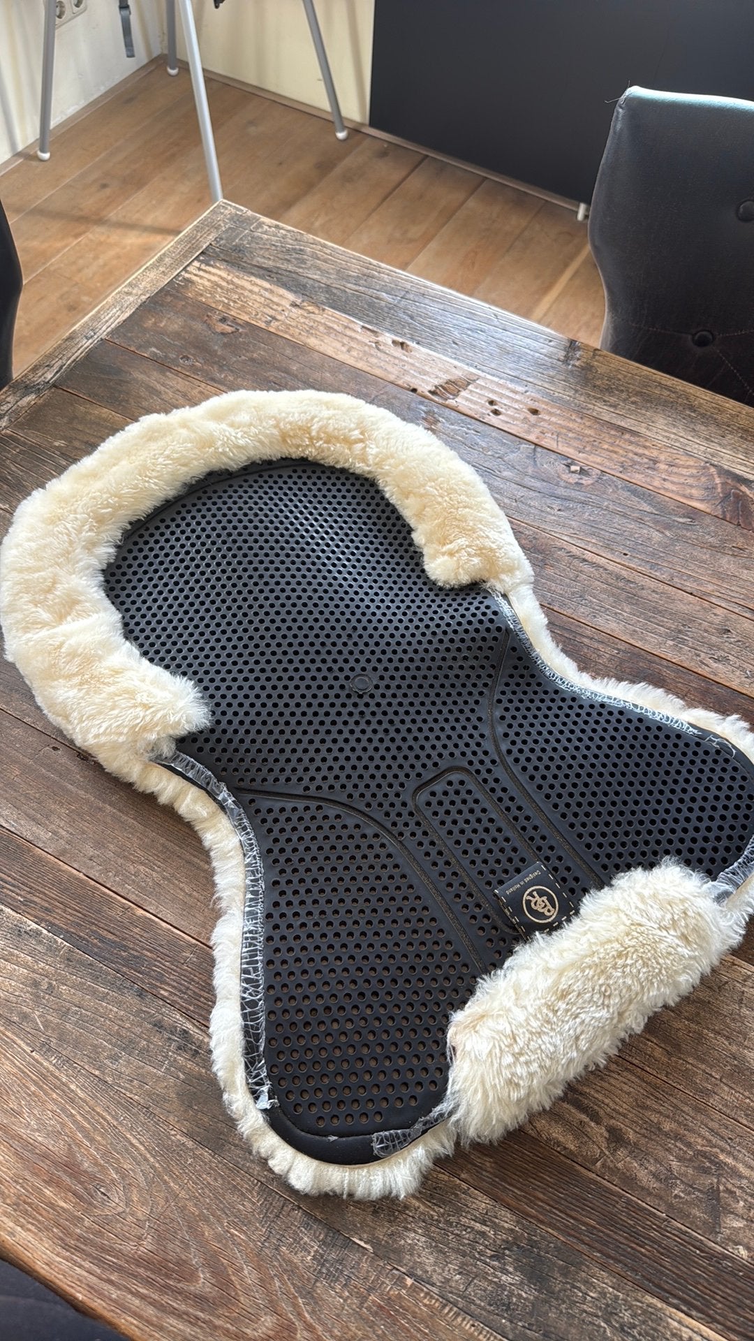 BR Gelpad Iconha Schapenvacht Zwart/Naturel, Dieren en Toebehoren, Schokabsorberend, Nieuw, Ophalen of Verzenden, Zadelpad