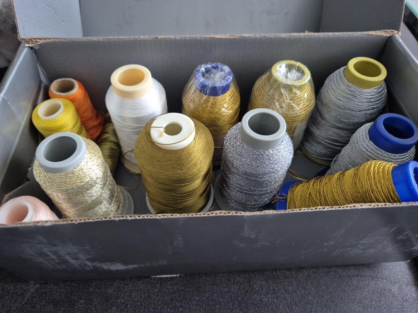 partij vintage metalic garen, Hobby en Vrije tijd, Ophalen of Verzenden, Zo goed als nieuw, Handborduren, Borduurgaren of Zijde