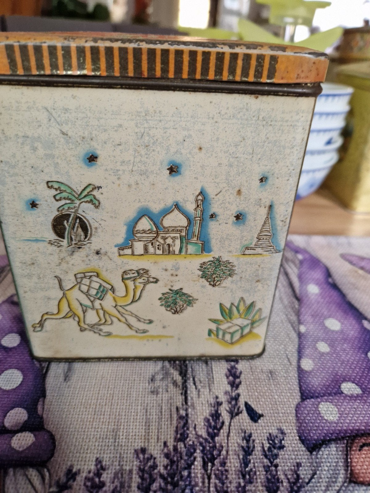 Vintage blikken trommel met exotische afbeeldingen, Verzamelen, Blikken, Ophalen of Verzenden, Gebruikt, Koek(jes), Overige merken