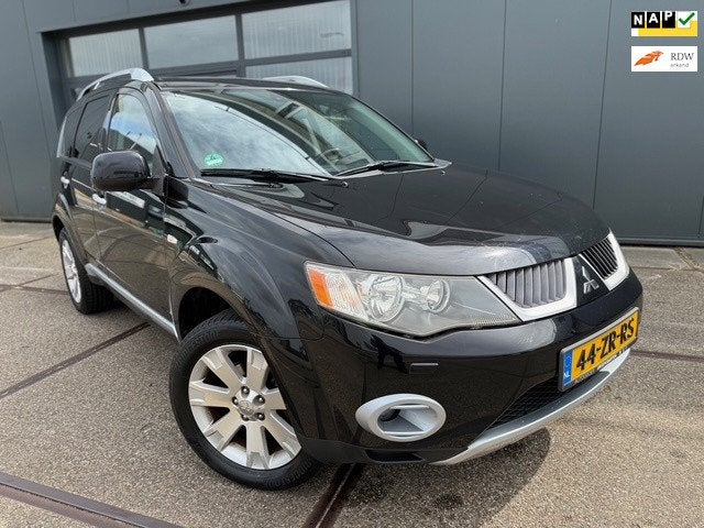 Mitsubishi Outlander 2.4 Instyle | 7p | 4WD | NAVI | STOEL V, Auto's, Automaat, 4 cilinders, Stoelverwarming, 7 stoelen