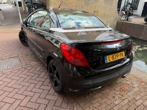 Peugeot 207 1.6 16V CC 88KW 2007 Zwart - Project, Auto's, Voorwielaandrijving, Zwart, 4 cilinders, Cabriolet