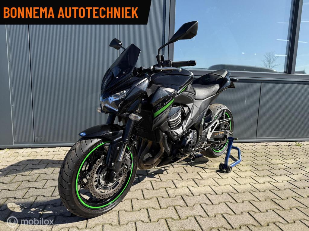 Kawasaki Z 800 Performance Edition ABS AKRAPOVIC Uitlaat, Bedrijf, 806 cc, Meer dan 35 kW, LED Verlichting