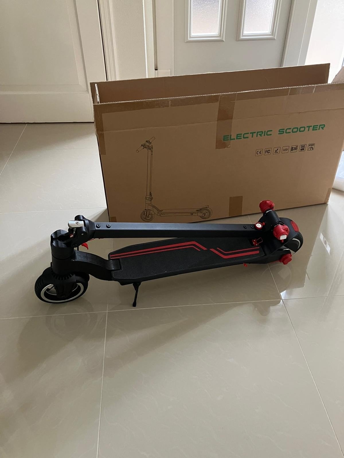 Nieuwe elektrische scooter - Ongebruikt in originele doos, Ophalen of Verzenden, Nieuw, Elektrische step (E-scooter)