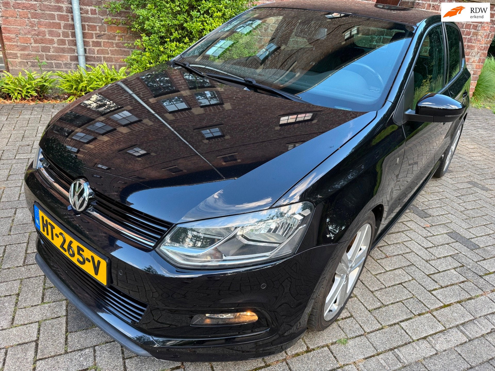 Volkswagen Polo 1.2 TSI Highline Full R-Line Top Conditie, Auto's, Stof, Euro 6, 4 cilinders, Zwart