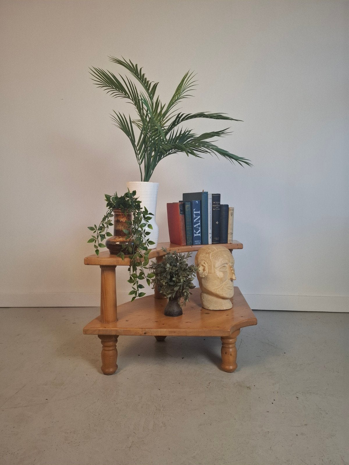 Vintage grenen hoektafel met 2 verdiepingen, Antiek en Kunst, Ophalen of Verzenden
