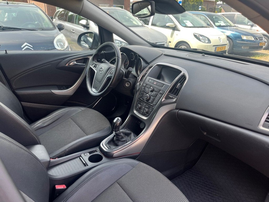 Opel ASTRA SPORTS TOURER 1.4 TURBO COSMO 140PK / NAVI / CRUI, Voorwielaandrijving, Euro 5, Gebruikt, Parkeersensor