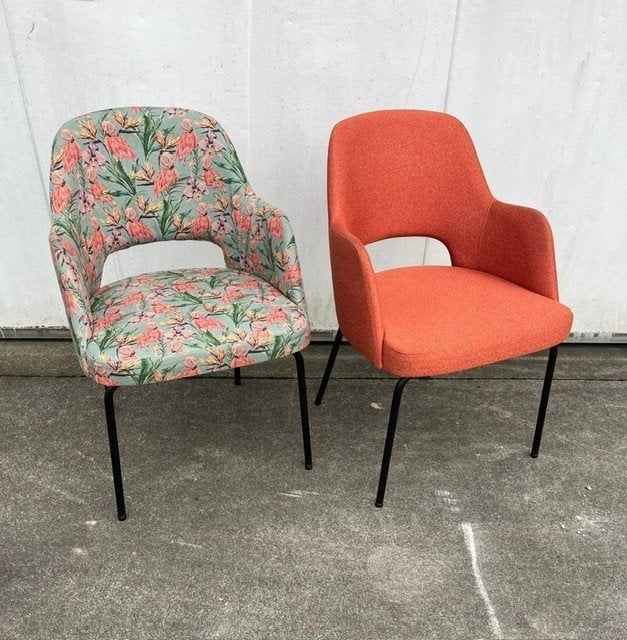 10 horeca restaurant stoelen met oranje stof nette staat!, Ophalen, Overige kleuren, Zo goed als nieuw, Metaal
