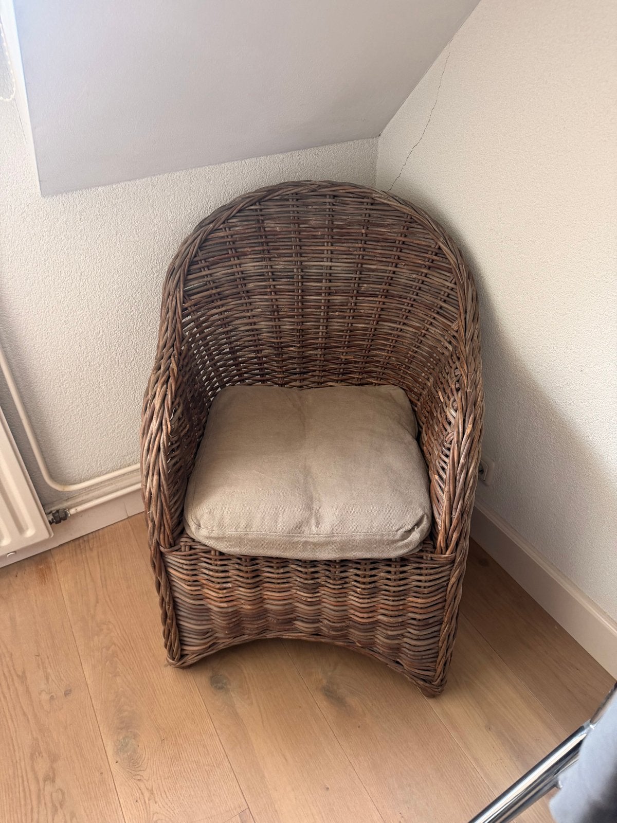2 rotan stoelen met kussen, Huis en Inrichting, Stoelen, Ophalen, Gebruikt, Bruin, Riet of Rotan