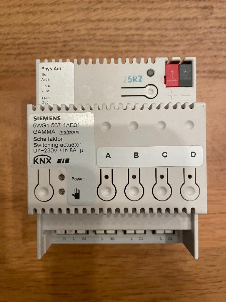 Knx Siemens schakelactor 4kanaals, Doe-het-zelf en Verbouw, Elektra en Kabels, Ophalen of Verzenden, Zo goed als nieuw, Overige typen