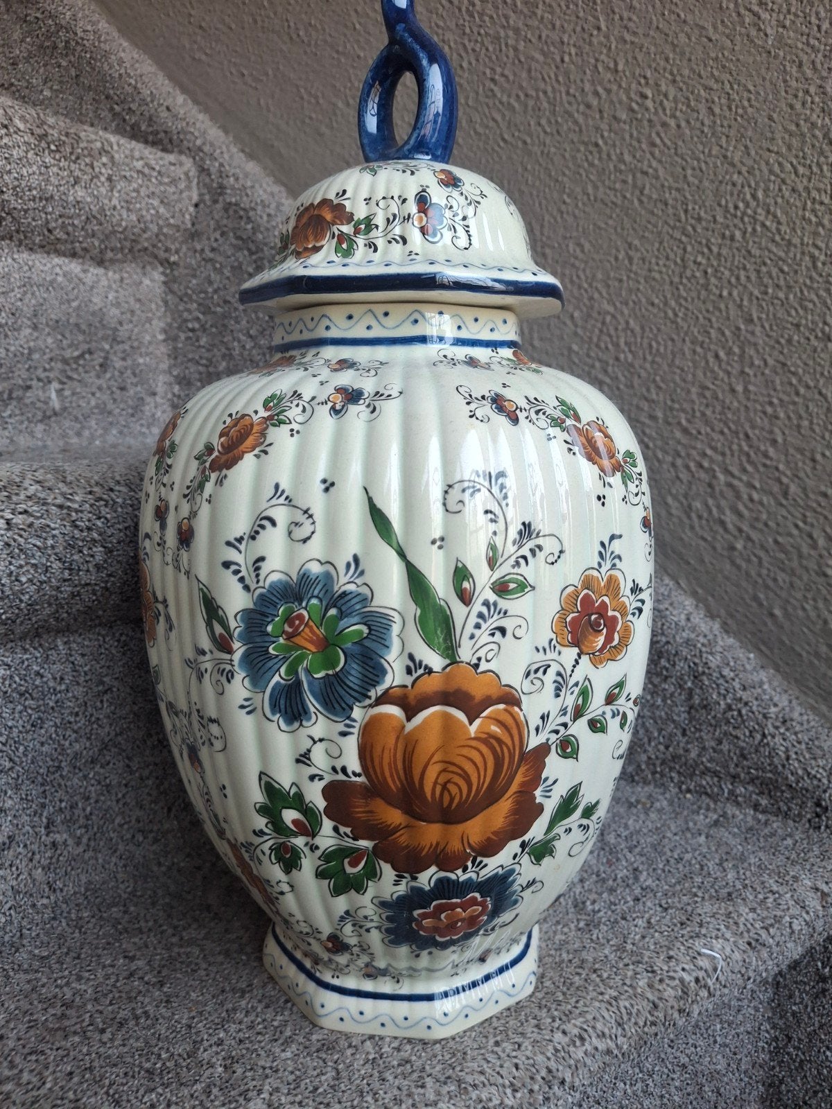 Decoratieve vaas met bloemmotief en deksel, Ophalen of Verzenden