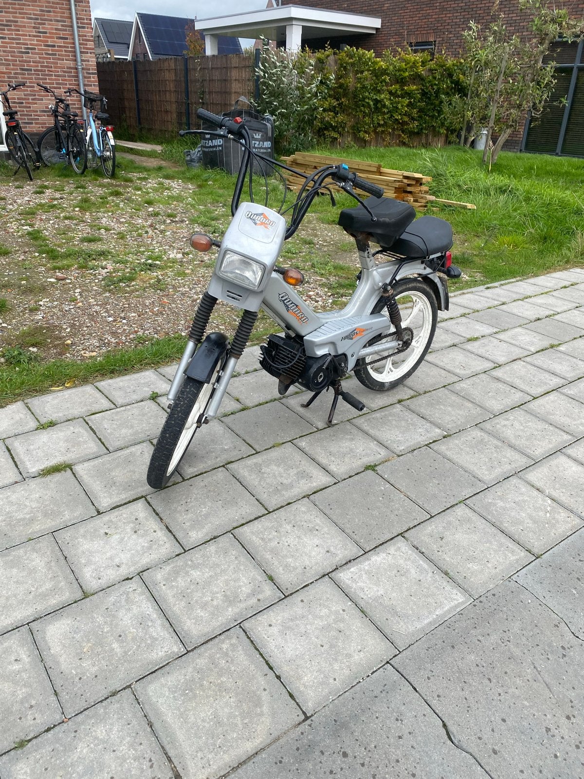 Tomos quadro 50cc MOET WEG!, Fietsen en Brommers, Ophalen, Gebruikt, Maximaal 45 km/u, Standard