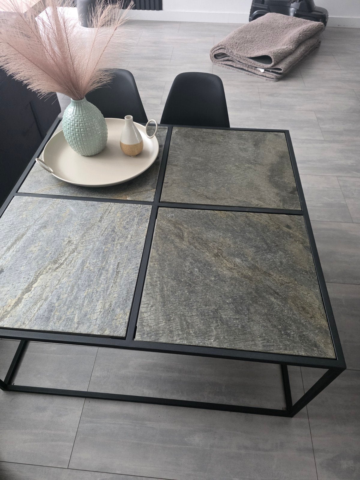 Industriële salontafel met natuursteen blad, Ophalen, Zo goed als nieuw