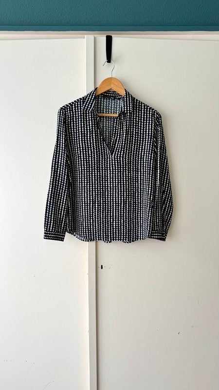Marimekko x Uniqlo viscose blouse S 36 38 zwart wit stippen, Marimekko, Zwart, Ophalen of Verzenden, Zo goed als nieuw