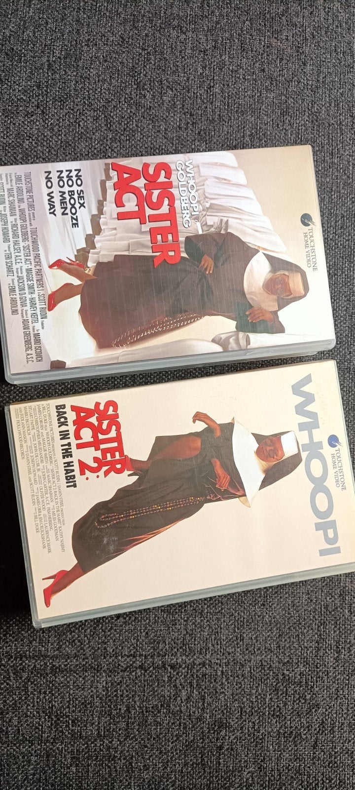 Sister Act 1 en 2 vhs video band films lees adv, Alle leeftijden, Ophalen of Verzenden, Gebruikt, Komedie