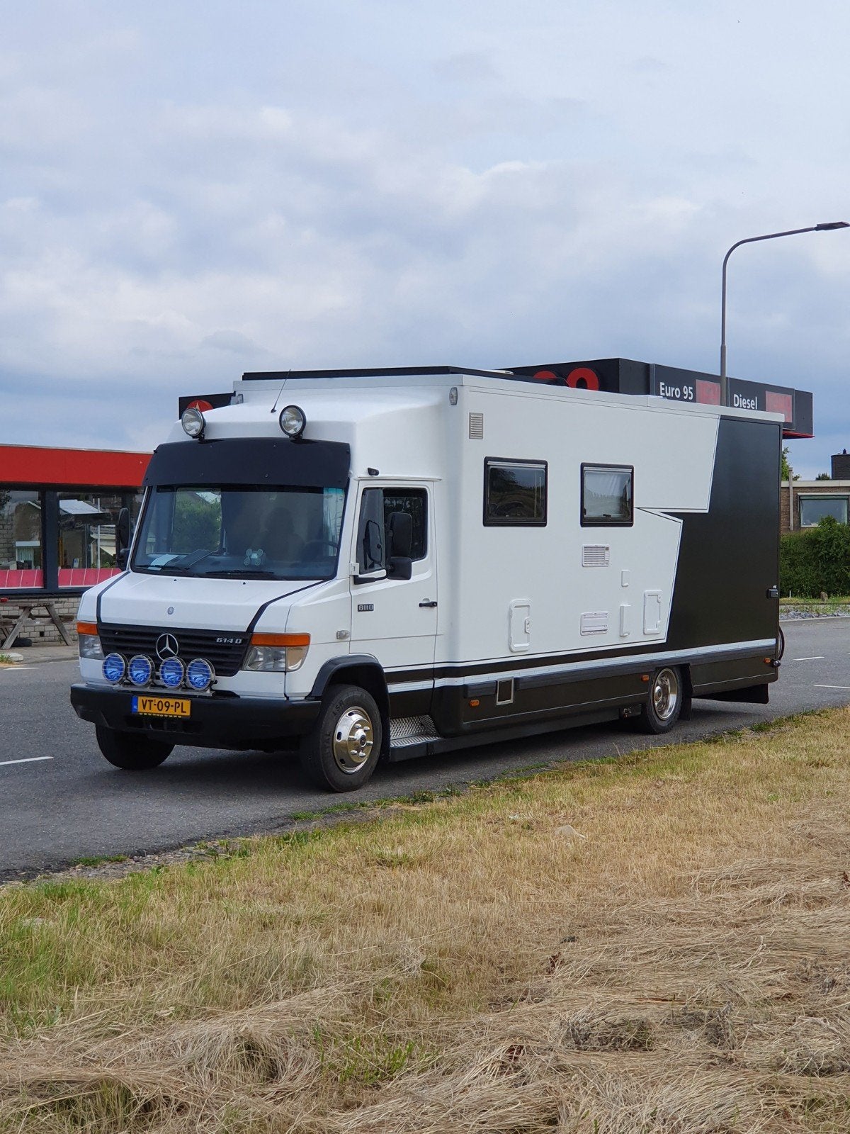 Unieke Mercedes-Benz 711 Camper, Particulier, Buscamper of Camperbus, Mercedes-Benz