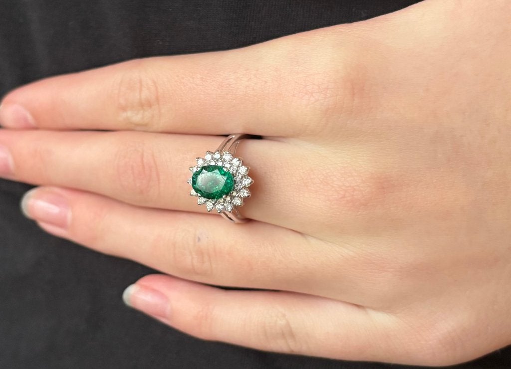 Diamanten smaragd luxe gouden dames ring briljant fraai, Voordeelsieraden, Verzenden, Zo goed als nieuw, 17 tot 18