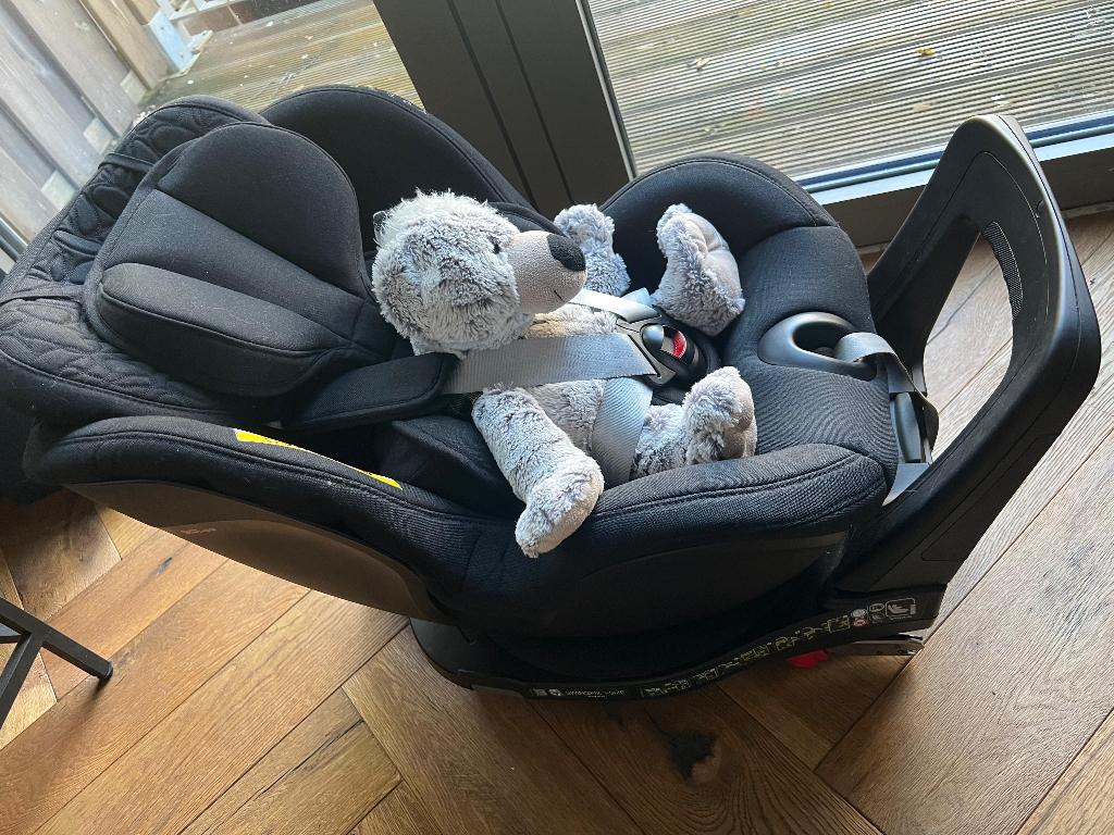 Volvo baby car seat, Kinderen en Baby's, Autostoeltjes, 0 t/m 18 kg, Zo goed als nieuw, Isofix, Ophalen