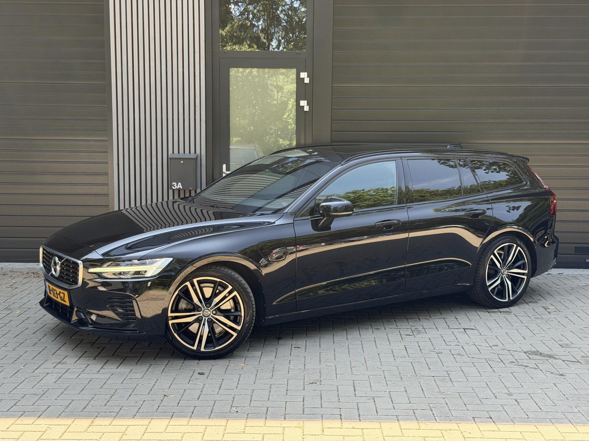 Volvo V60 2.0 T8 Twin Engine AWD R-Design, Auto's, Volvo, Automaat, Gebruikt, Euro 6, 4 cilinders