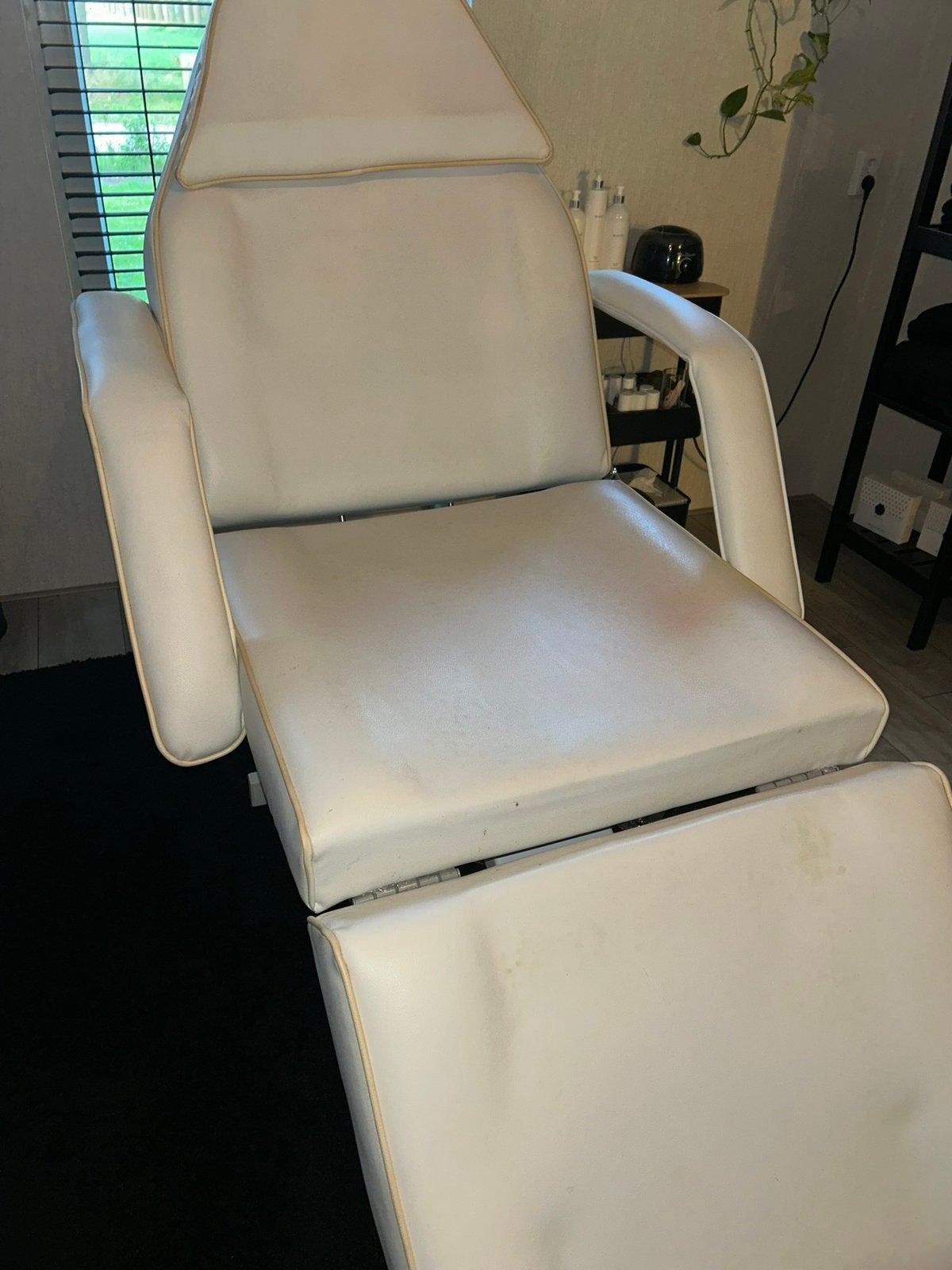 Foto 2 van Behandelstoel / massagestoel