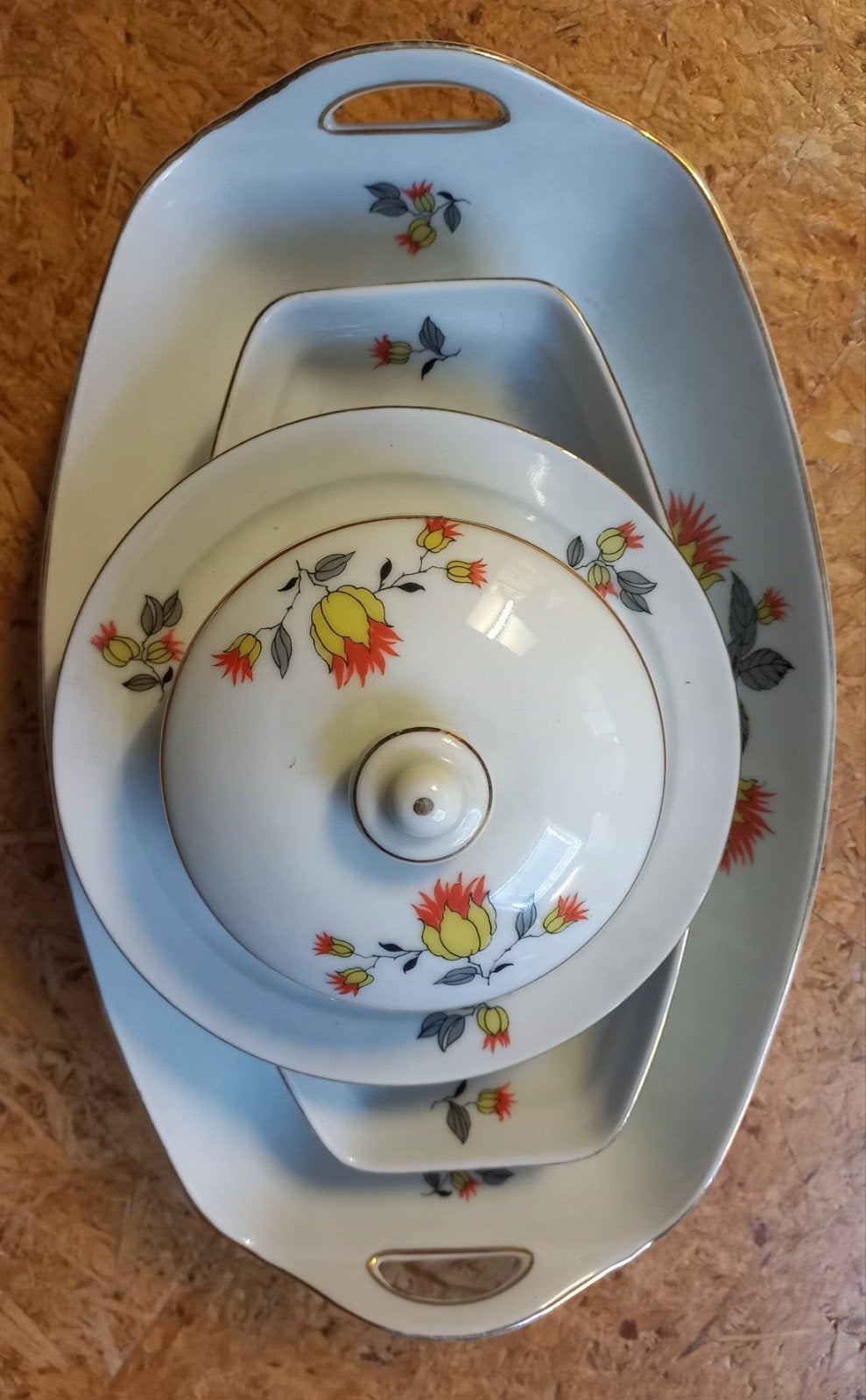 Vintage serveerschalen en botervloot met bloemmotief, Ophalen of Verzenden