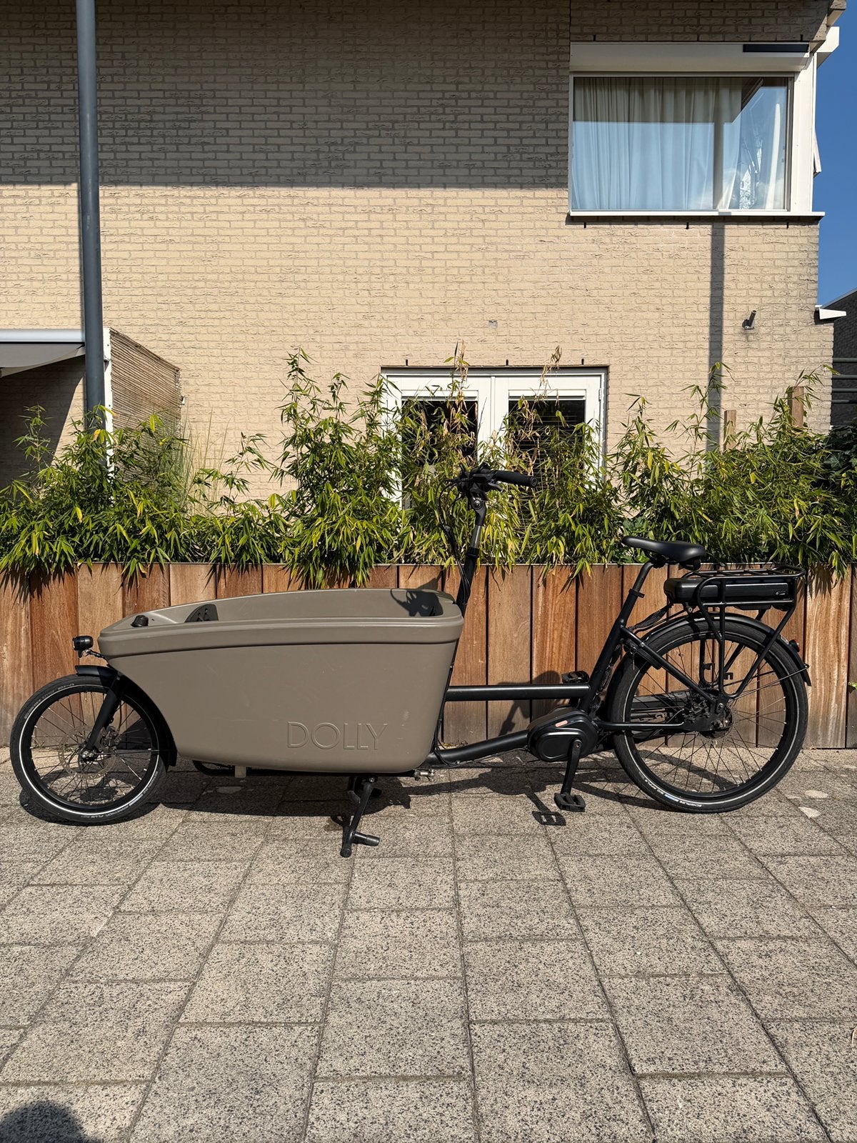 Dolly Bakfiets 2021, 3 kinderen, Elektrisch, Zo goed als nieuw, Ophalen