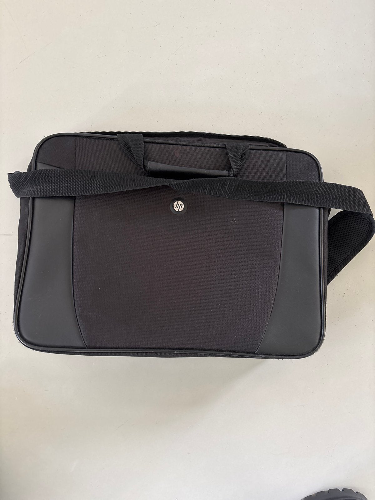 HP Stoffen Laptoptas - Zwart, met Schouderband, Computers en Software, Gevoerd laptopvak, 15 inch, HP, Aktetas