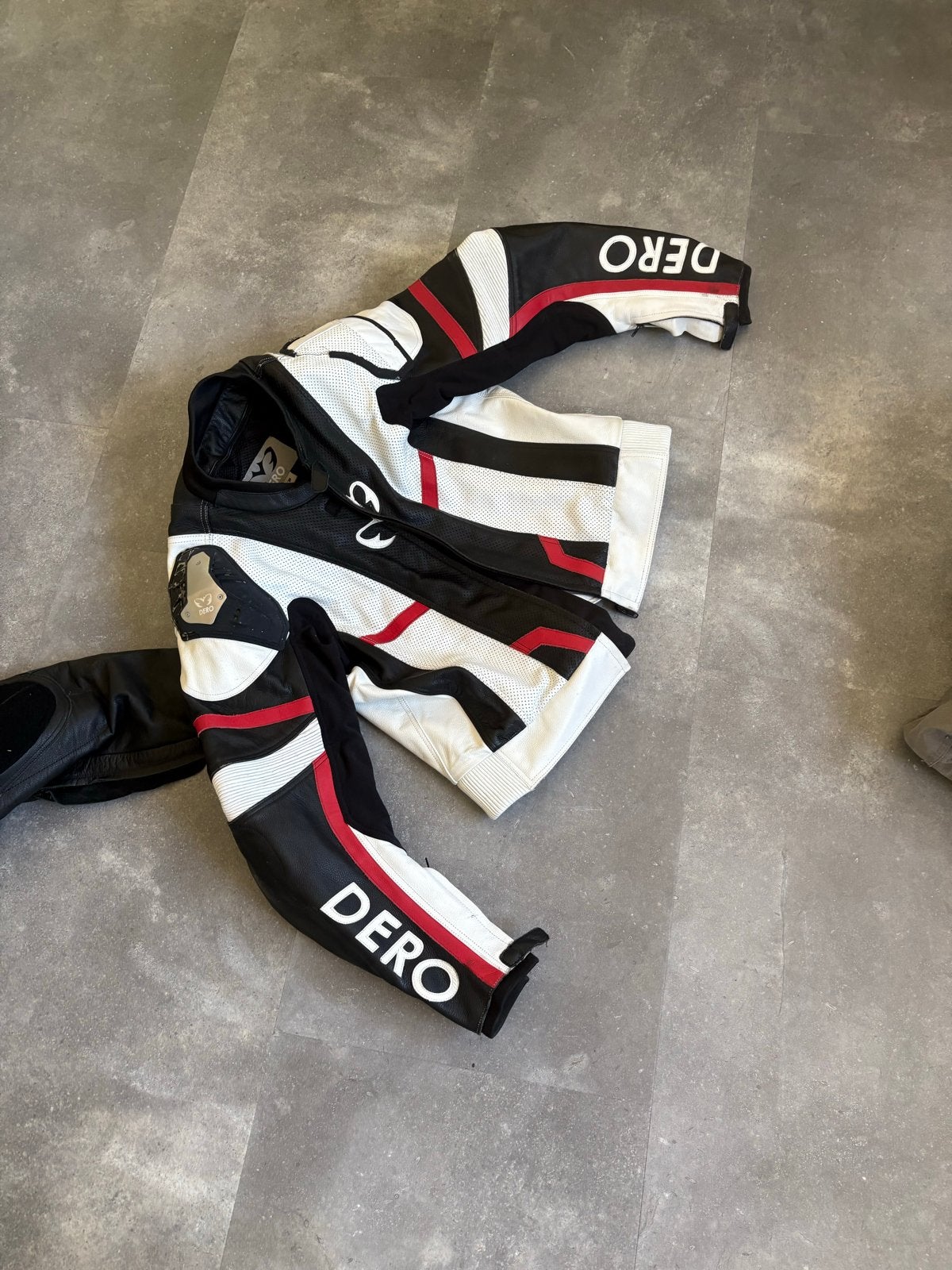Dero Motorpak Leer Zwart/Wit/Rood Maat 58, Motoren, Kleding | Motorkleding, Ophalen, Tweedehands, Heren, Combipak