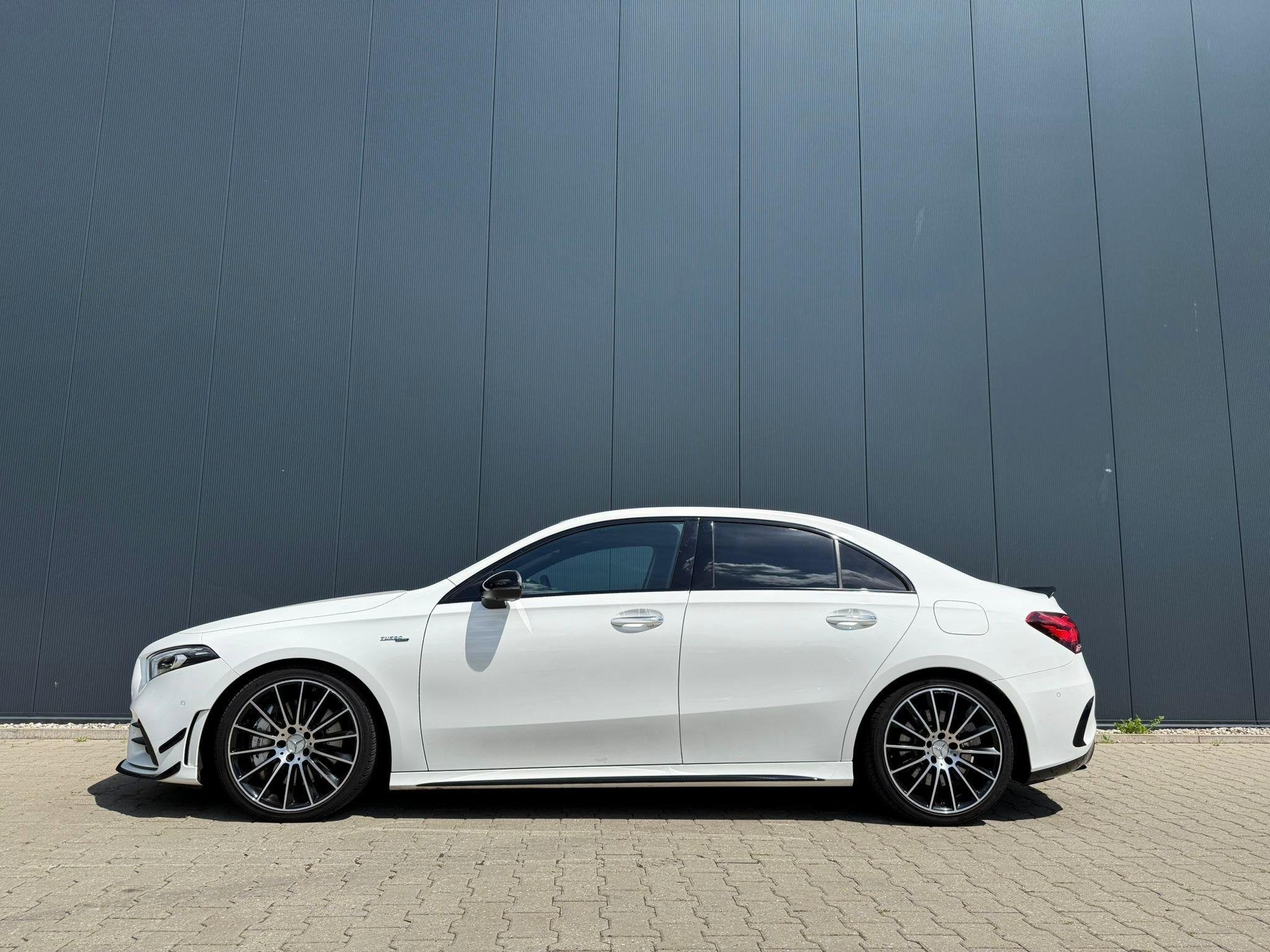 Mercedes-Benz A-klasse AMG 35 4MATIC schaalst Aero pakket Bu, Auto's, Mercedes-Benz, Automaat, Euro 6, 4 cilinders, Leder en Stof
