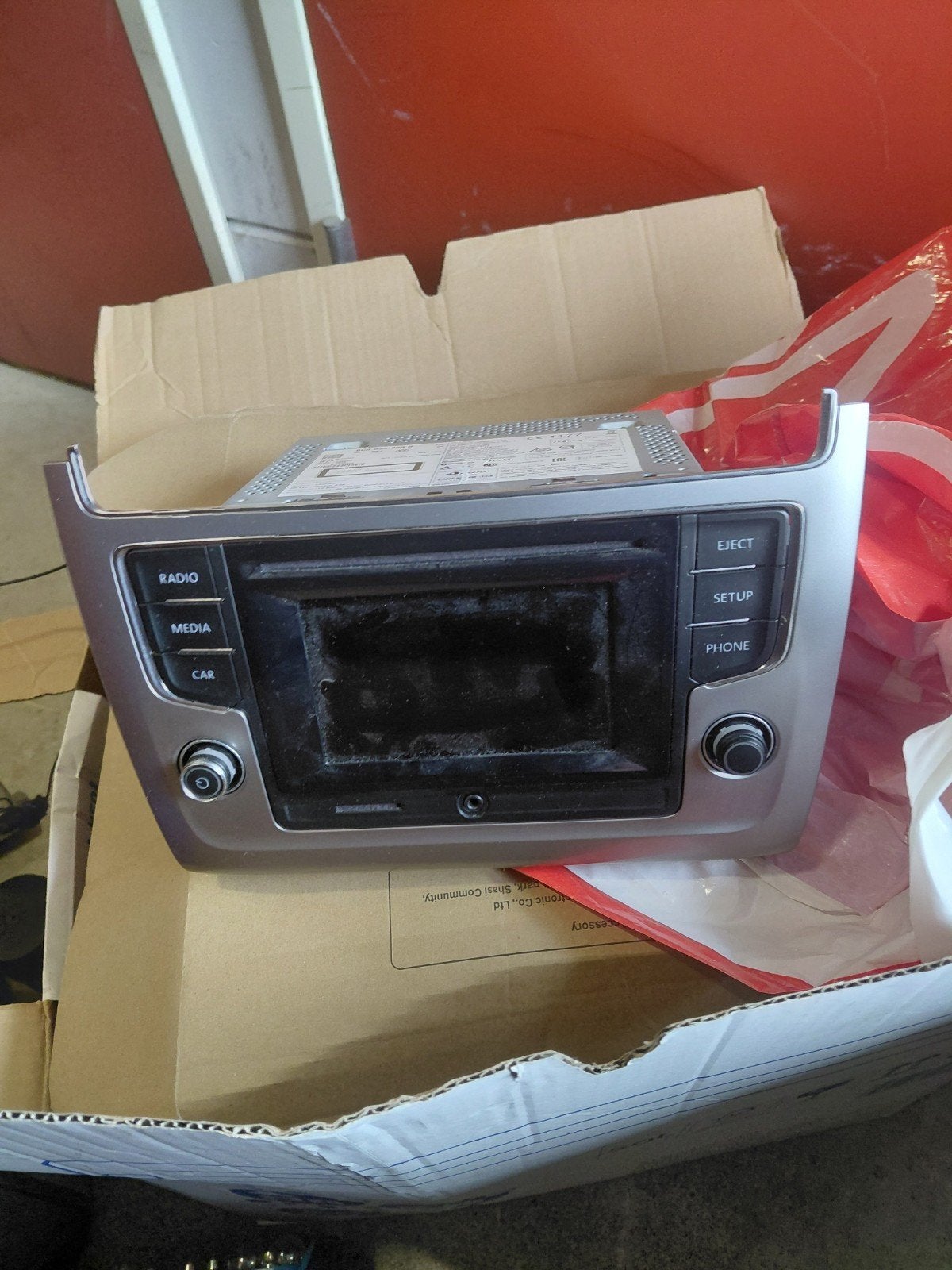 Goed werken radio met Bluetooth polo 2014, Ophalen, Zo goed als nieuw