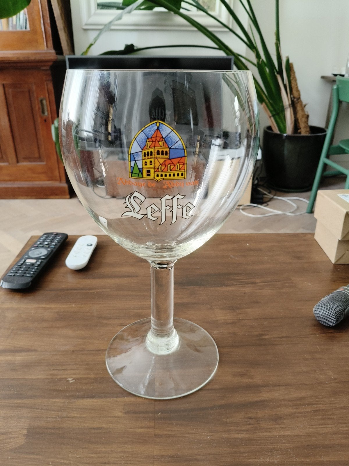 Groot Leffe bierglas, Ophalen, Gebruikt, Meerkleurig, Glas