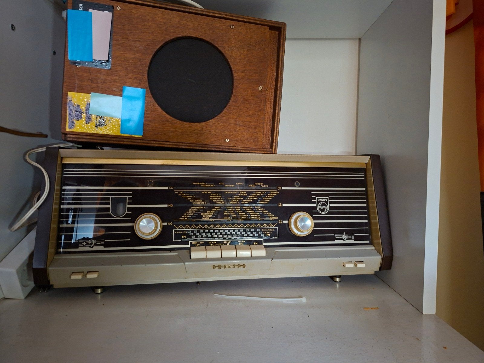 Mooie oude Philips radio met externe luidspreker, Ophalen of Verzenden