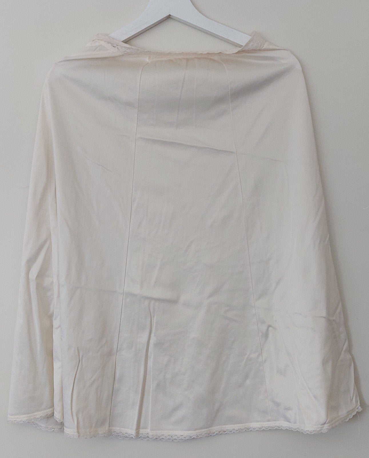 Witte onderrok met kanten rand, Kleding | Dames, Rokken, Gedragen, Maat 38/40 (M), Wit, Knielengte, Ophalen of Verzenden
