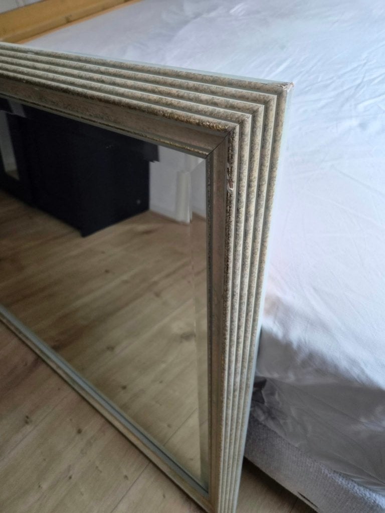 Spiegel uitgesneden met gouden ribbel lijst, Ophalen, Gebruikt, 100 tot 150 cm, 75 tot 100 cm