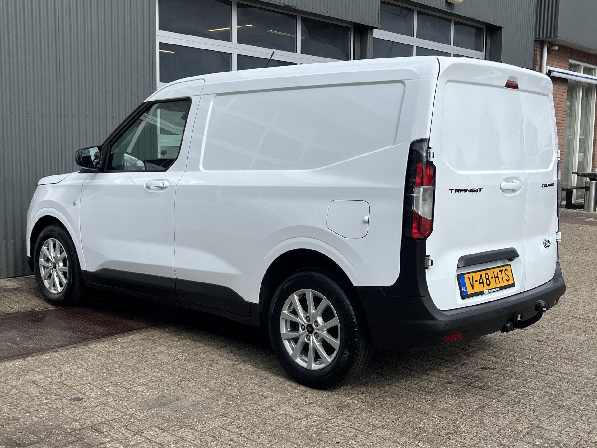 Ford Transit Courier 1.0 EcoBoost Limited Benzine Automaat A, Gebruikt, Multifunctioneel stuurwiel, Wit, Bedrijf