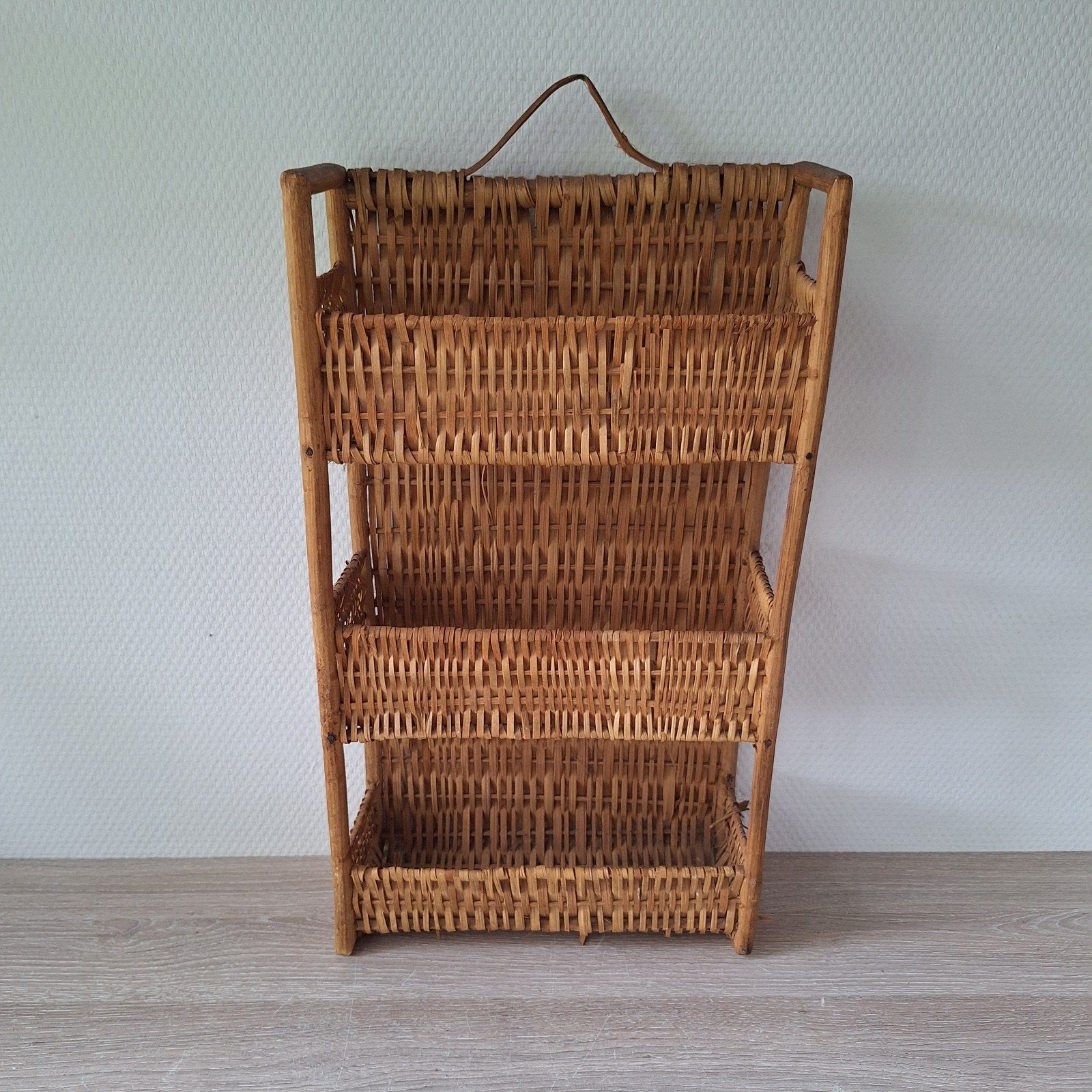 Rotan rieten wandrekje wandkastje 50x25x10,5 cm., 25 cm, Wandhanger, Ophalen of Verzenden, Zo goed als nieuw