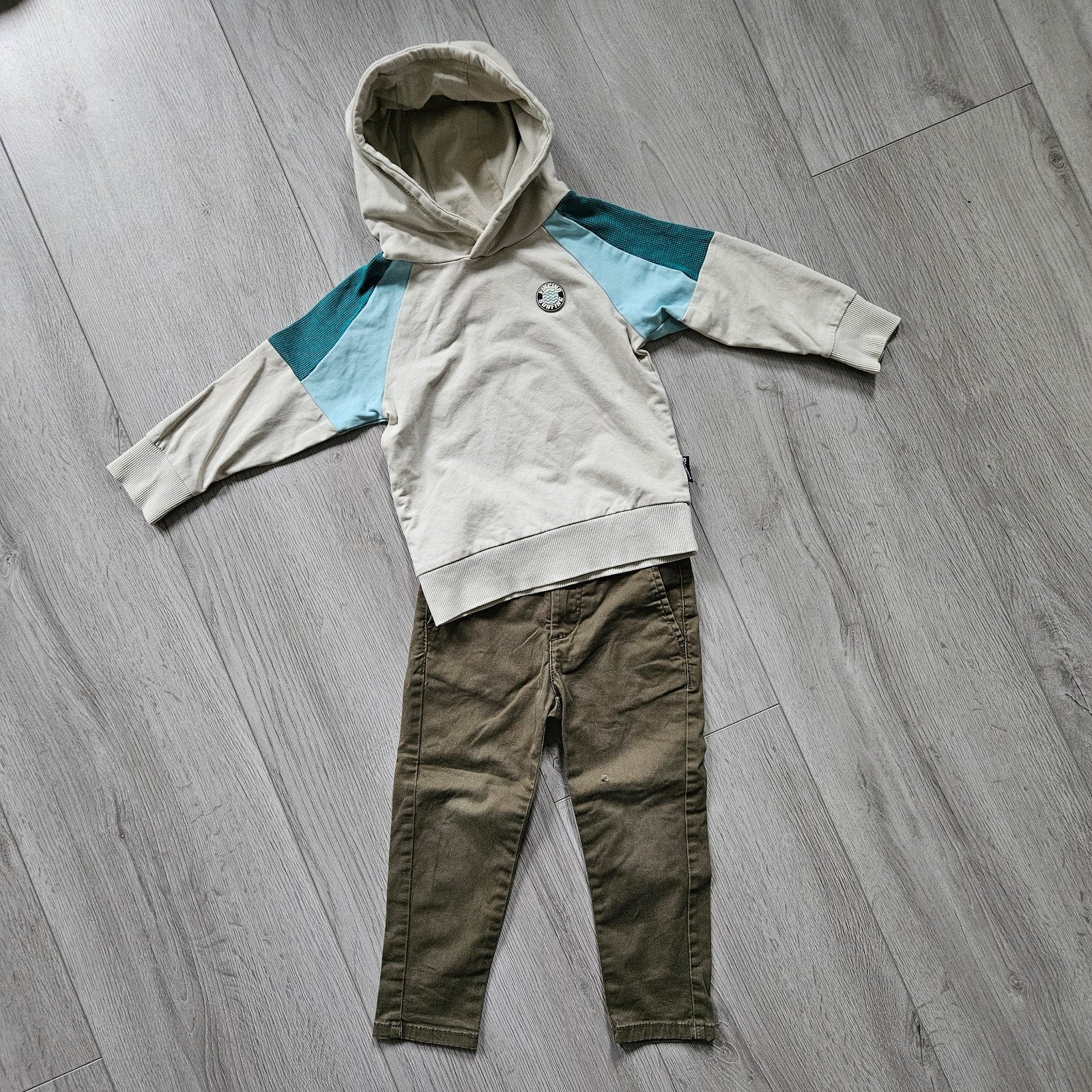 Kastopruiming: Vingino hoodie en broek maat 98, Ophalen of Verzenden, Jongen