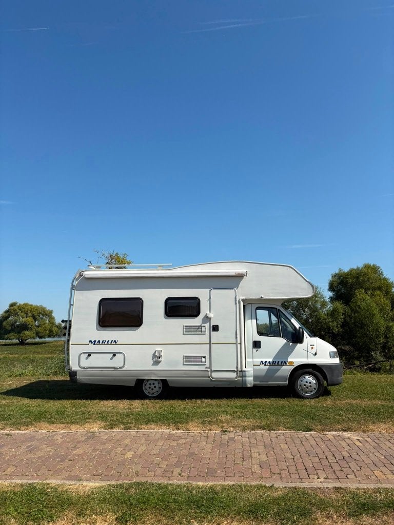 Compacte camper met 6 persoons gordel & slaapplaatsen., Caravans en Kamperen, Campers, Chemisch toilet, Ringverwarming, Fiat, Particulier