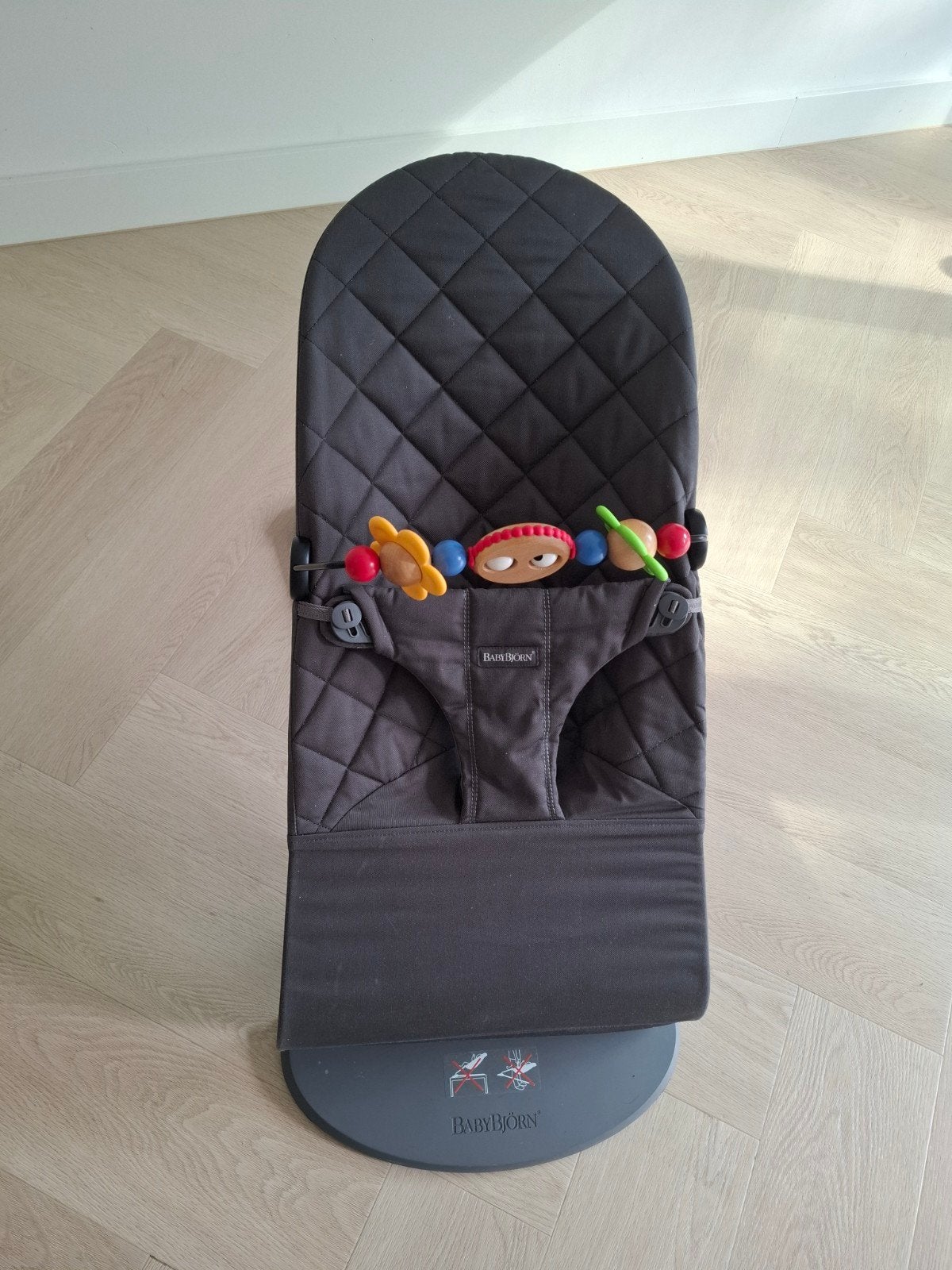 BabyBjörn Wipstoel met Speelboog - Donkergrijs, Ophalen of Verzenden, Zo goed als nieuw