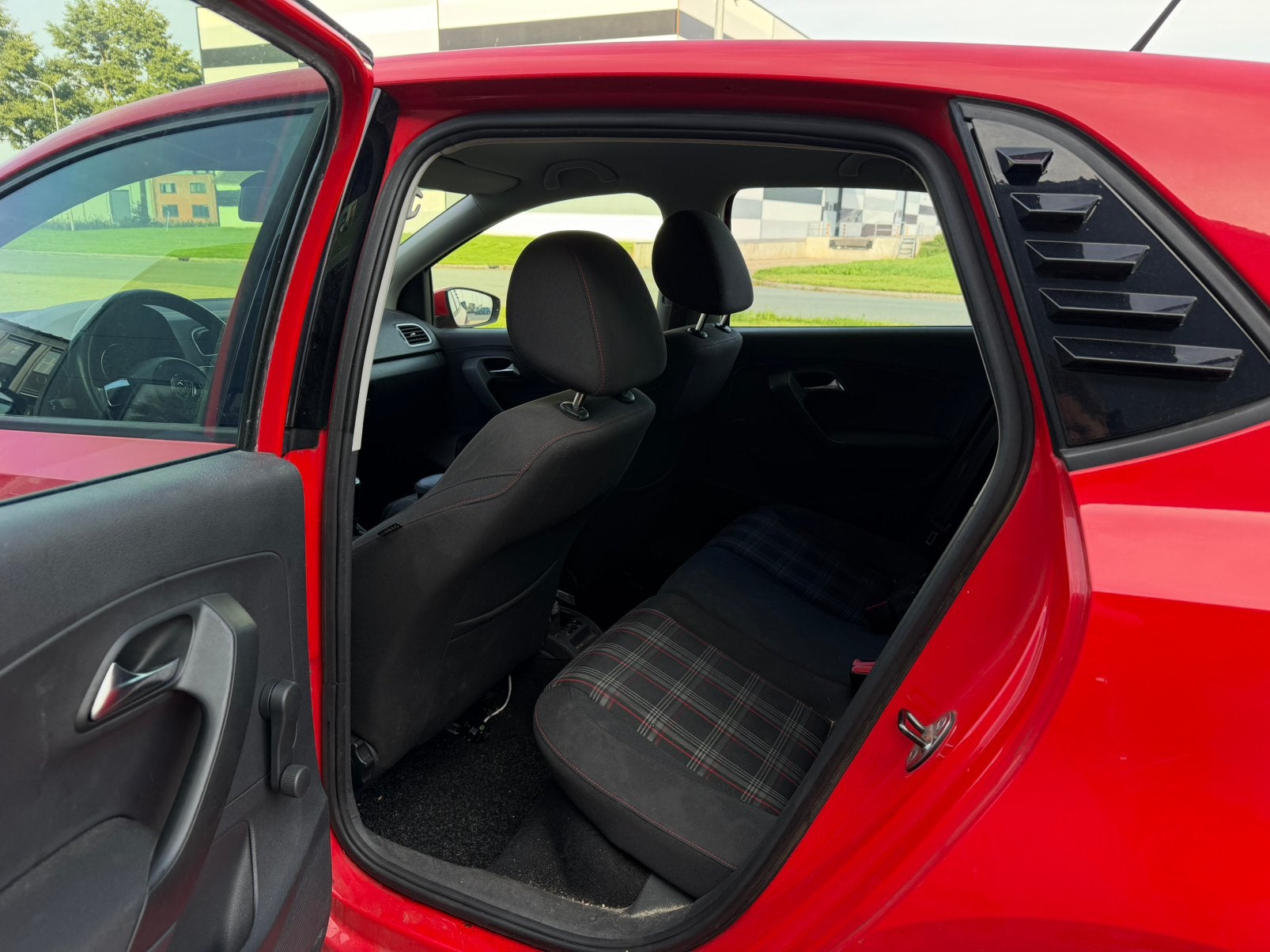 Foto 7 van Volkswagen Polo 1.2 TDI 55KW BM 2012 Rood | GTI Interieur