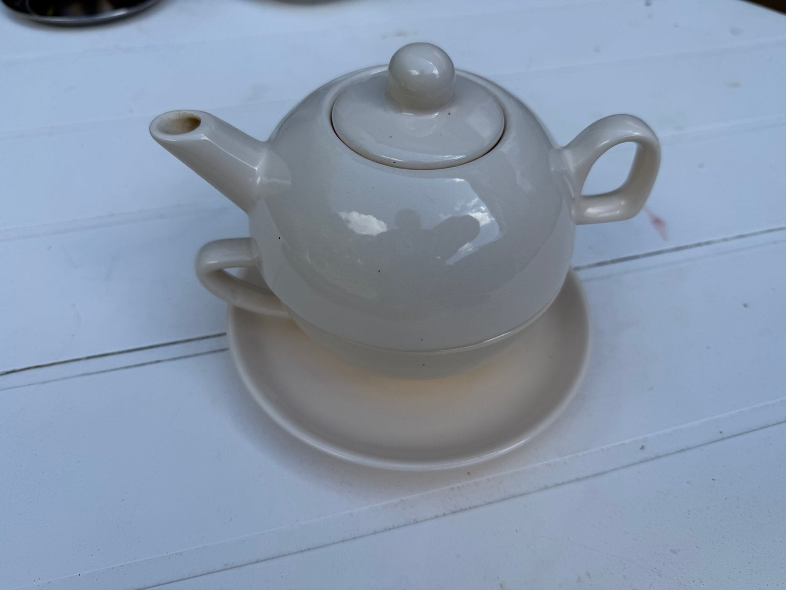 Theepot staande op theekopje - Crèmekleurig, Ophalen, Gebruikt, Keramiek, Theepot