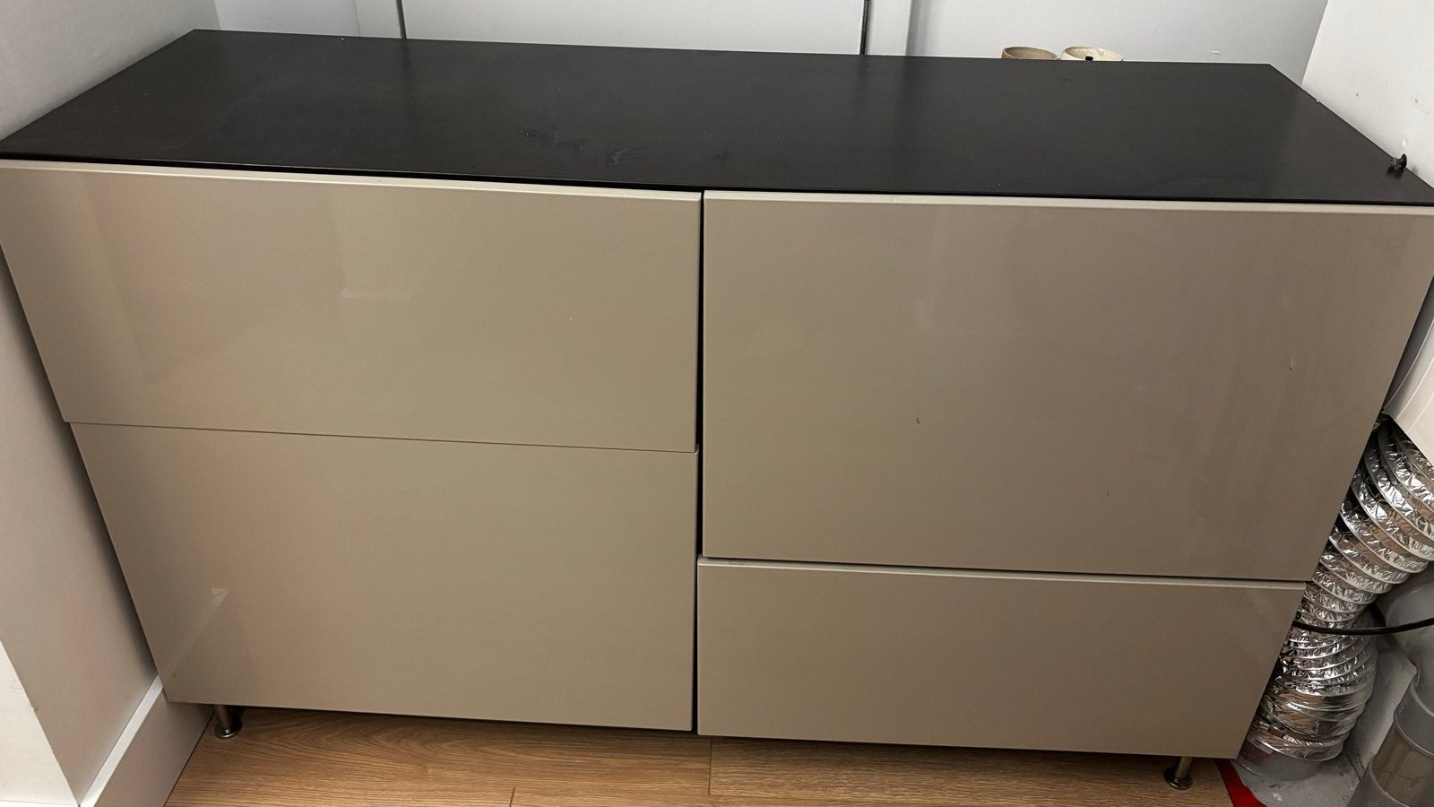 Moderne ladekast met 2 lades en 2 kasten- Beige/Zwart, Ophalen, Overige materialen, Gebruikt, 100 tot 150 cm