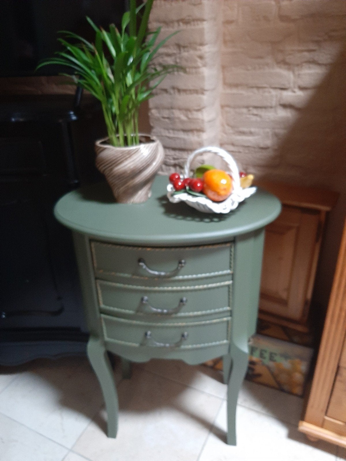 Vintage Groen Bijzetkastje met 3 Lades en Gouden Randen, Ophalen
