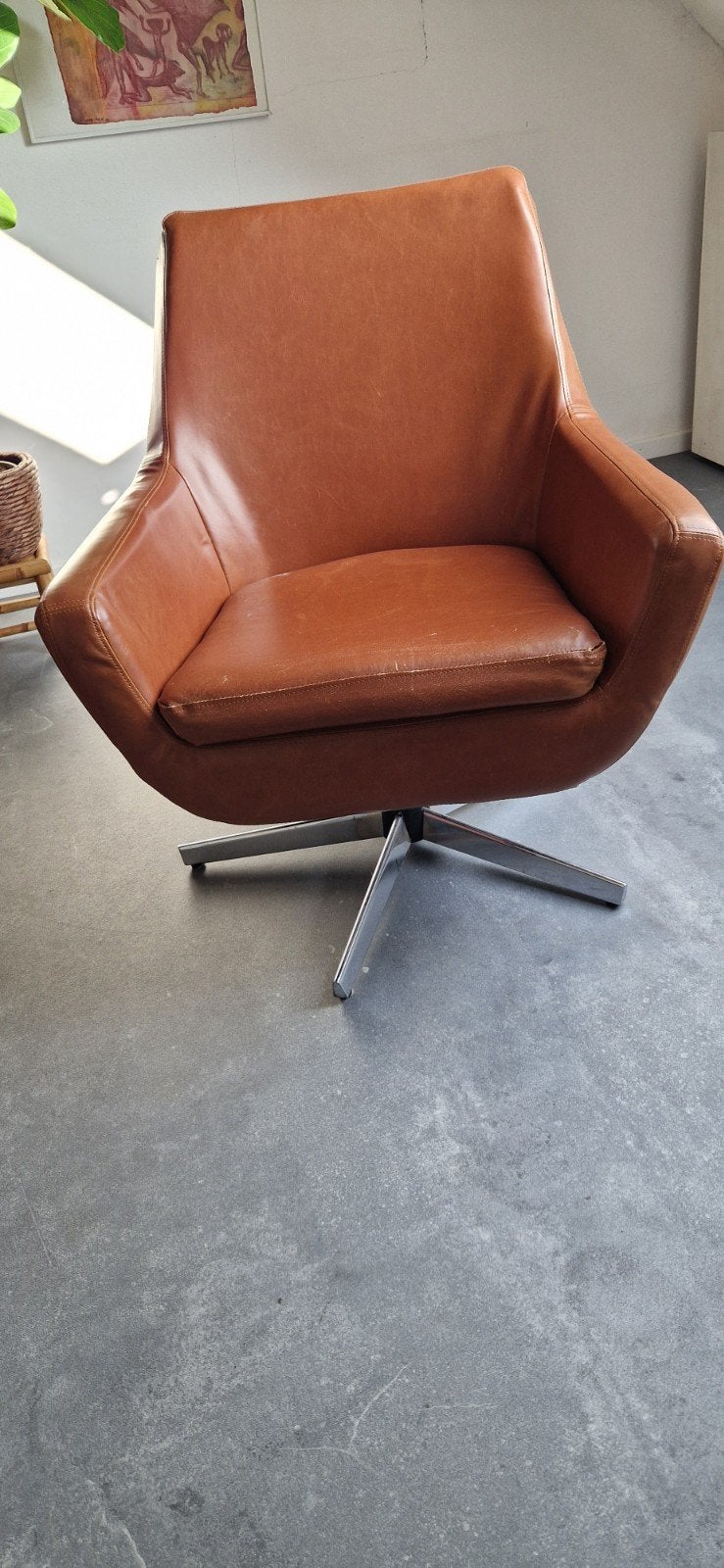 Dutchbone Don Draaifauteuil / Loungetoel – Cognac PU-leer, Ophalen, Gebruikt, 75 tot 100 cm, 75 tot 100 cm