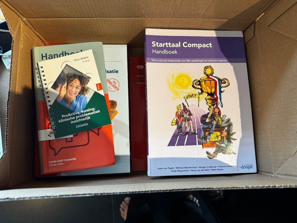 Complete set Studieboeken MBO4 Verpleegkunde, Ophalen of Verzenden, Zo goed als nieuw, Overige niveaus, Overige vakken
