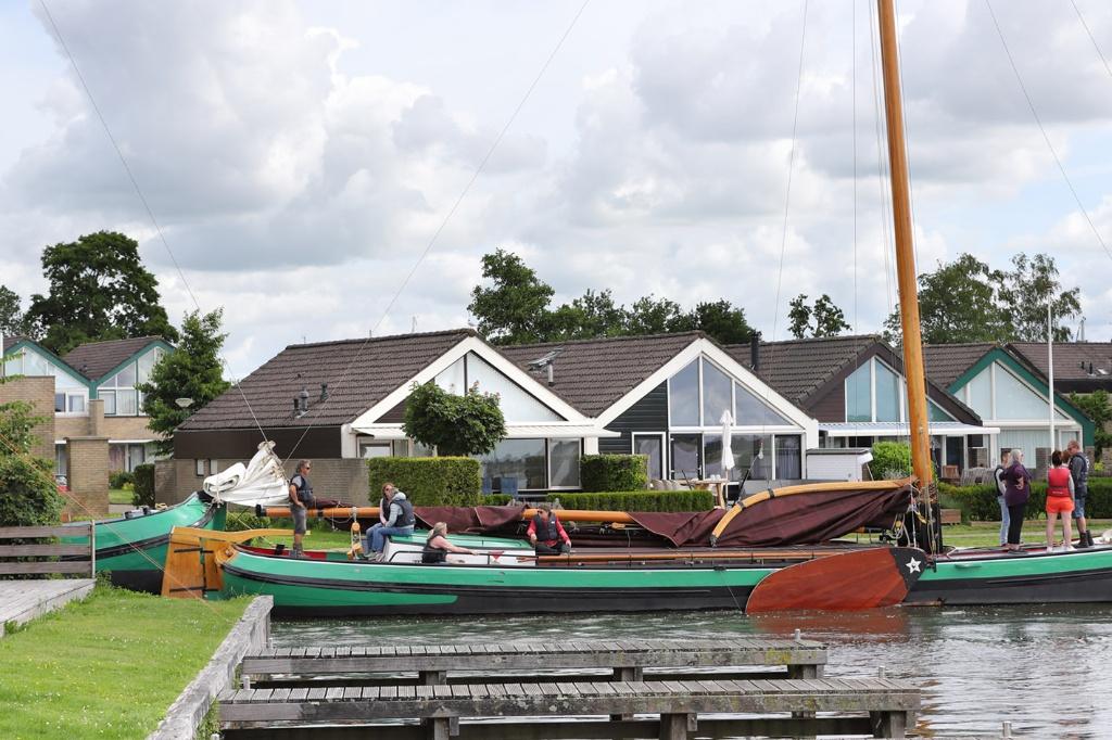 Vakantiehuisje a/h water. Heeg, Friesland. Vakantiehuis., Vakantie, Vakantiehuizen | Nederland, 2 slaapkamers, Internet, Landelijk