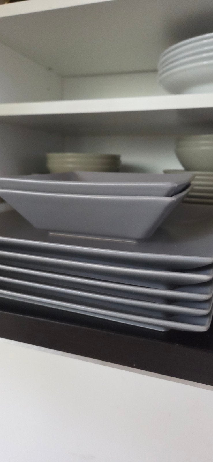 Grijs vierkant servies - borden en kommen, Huis en Inrichting, Ophalen of Verzenden, Aardewerk, Overige stijlen, Bord(en)