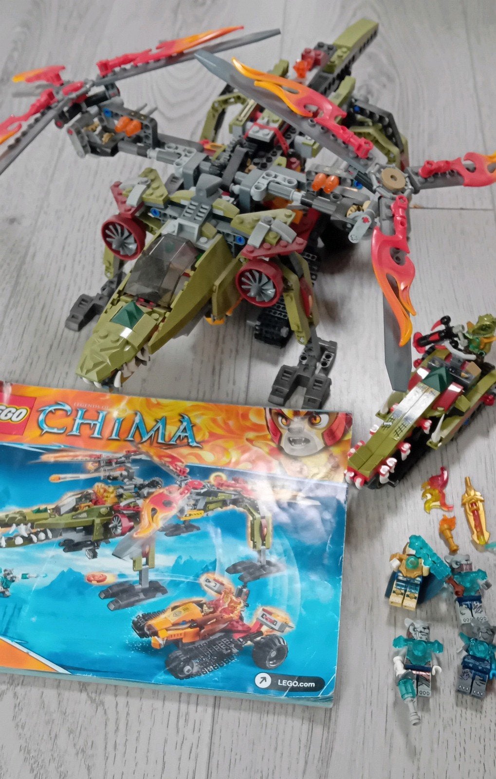 Lego Chima 70227 met 8 mini figuren en boekje., Overige thema's, Lego, Overige typen, Ophalen of Verzenden